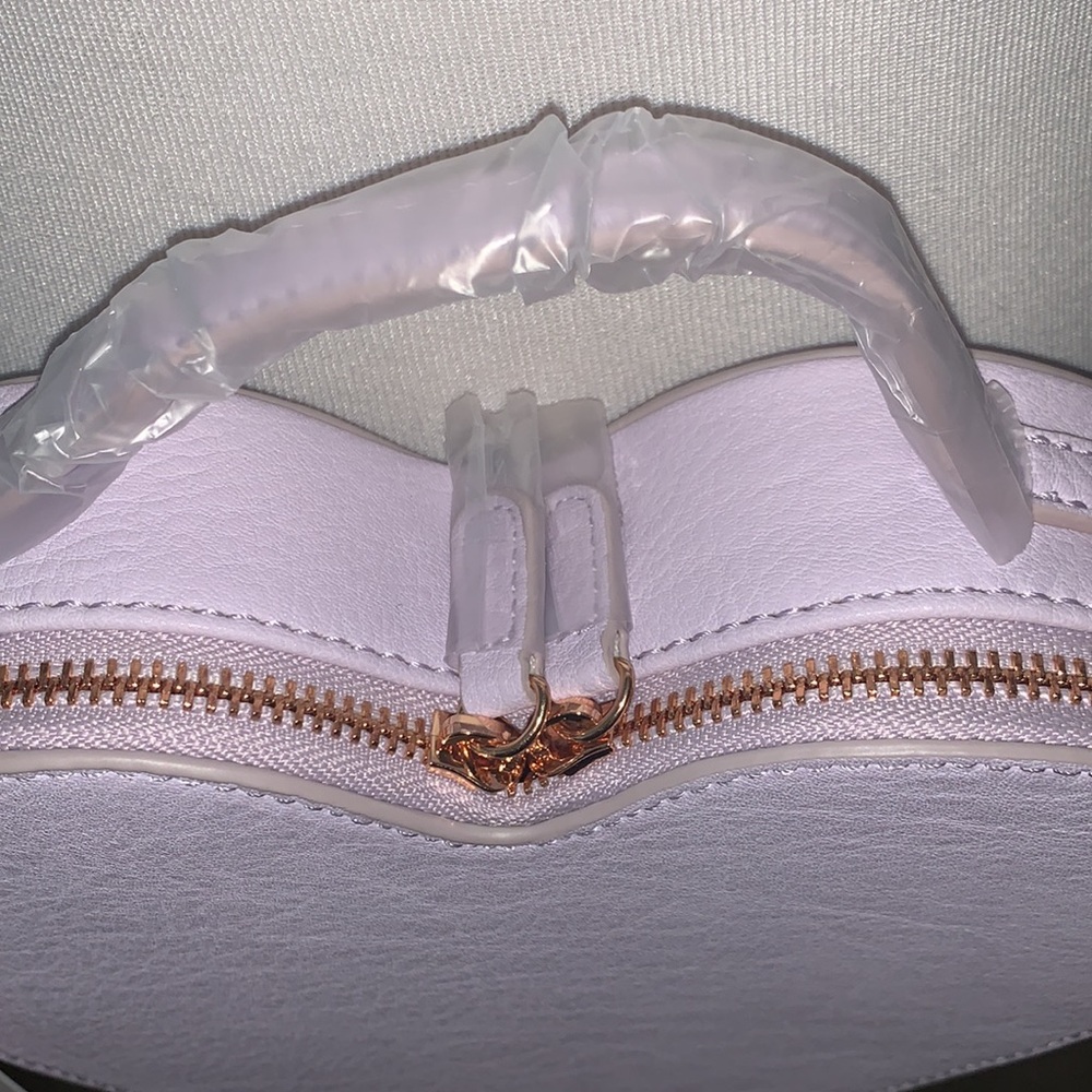 LAUREN CONRAD BRAND NEW WITH TAGS LILAC CROSSBODY HEART SHAPED BAG - Picture 5 of 10